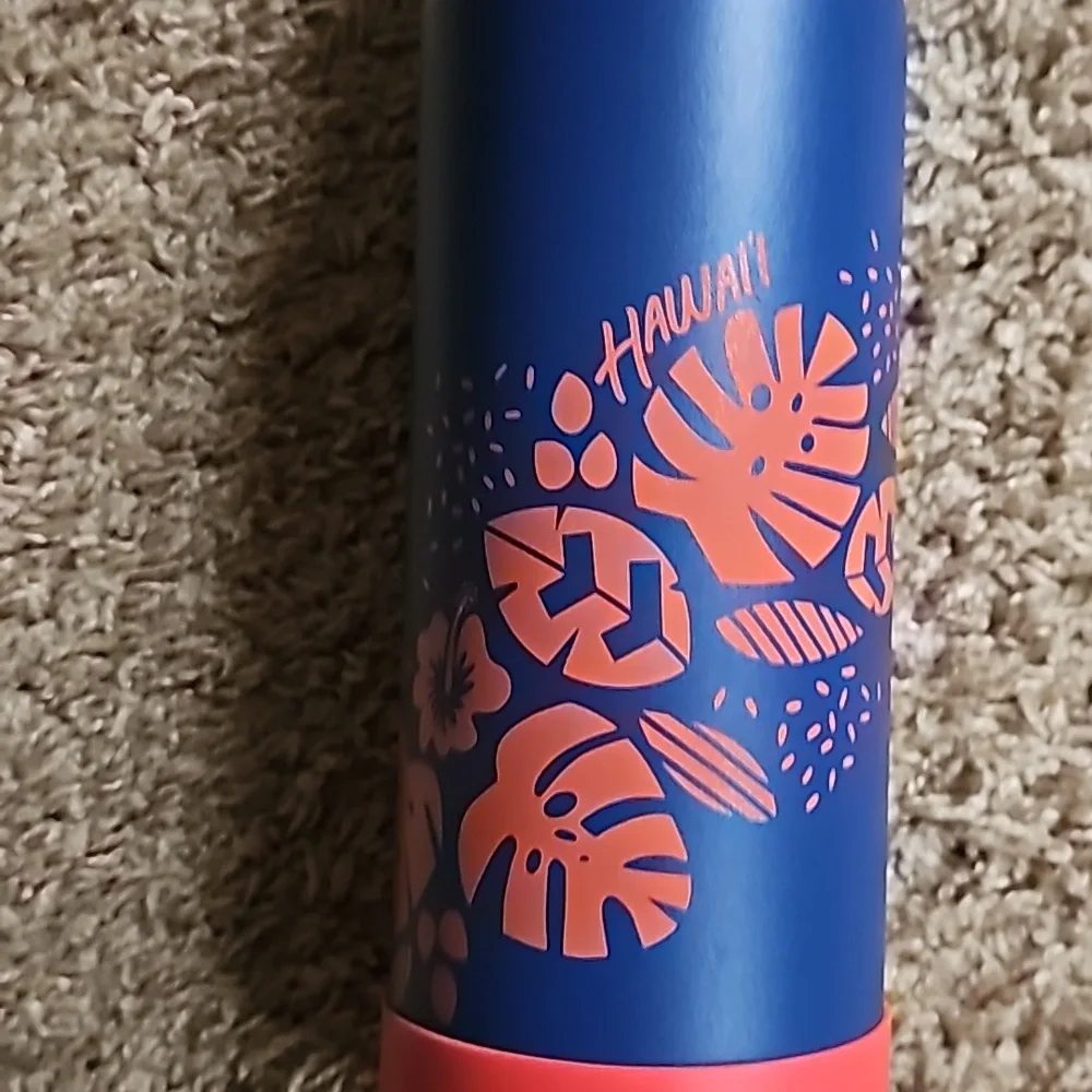 Hydroflask water bottle 40oz - Picture 2 of 4